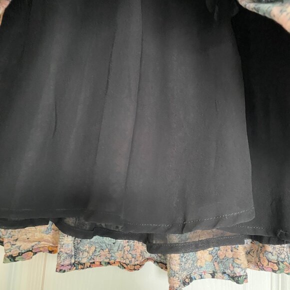 American Eagle Floral Mini Skirt - Size Small - Picture 3 of 4